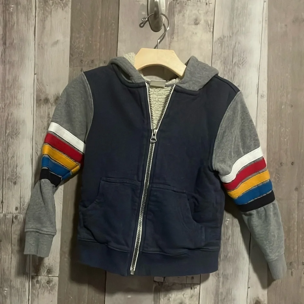 Hanna Andersson Sherpa Lined Hoodie jacket with rainbow stripe sleeves size 4